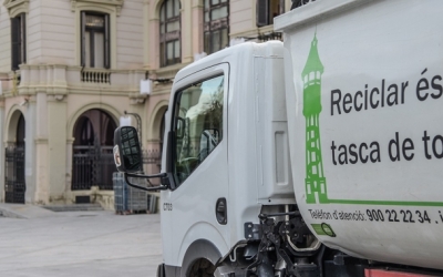 Vehicle d'Smatsa davant de l'Ajuntament | Roger Benet