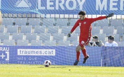 Roberto es disposa a treure de porteria en el partit d'ahir | Críspulo Díaz