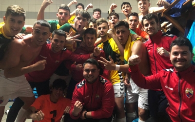 Els futbolistes del Mercantil, celebrant la victòria | @CEMercantil