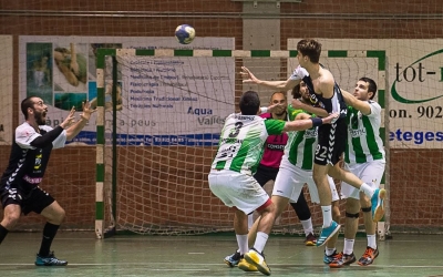 La defensa gracienca no va tenir la seva millor actuació. | OAR Gràcia