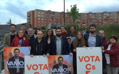 Membres de C's a la plaça d'Espanya | Ràdio Sabadell 