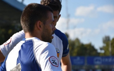 Felipe Sanchón, titular contra el Castellón, conversa amb Adri Cuevas en una acció del darrer partit. | Críspulo Díaz