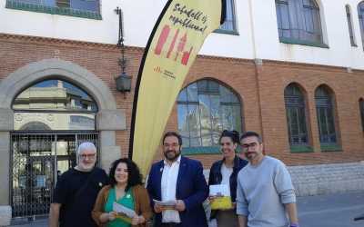 L'alcaldable republicà, Juli Fernàndez, amb altres membres de la candidatura | Marc Serrano i Òssul