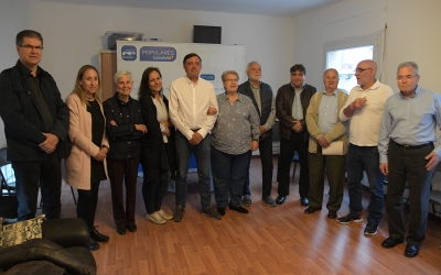 Gesa, al centre, rodejat de militants i simpatitzants | Roger Benet