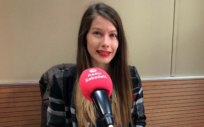 Patricia Muñoz als estudis de l'emissora municipal