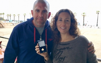 Núñez, acompanyada de Fred Vergnoux després del reconeixement | @esthernunez