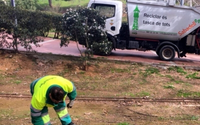 Un treballador d'Smatsa fent tasques de neteja | Cedida