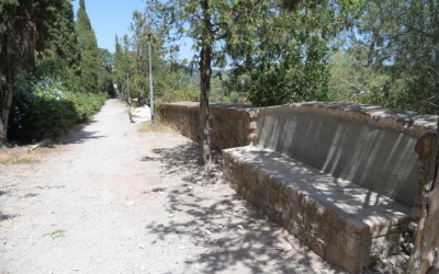 Imatge d'un dels bancs restaurats del passeig de la Revolució | Roger Benet