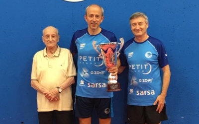 Santi Vidal (esquerre) i Pere Weisz (centre), protagonistes a Can Llong. | CNS Tennis Taula
