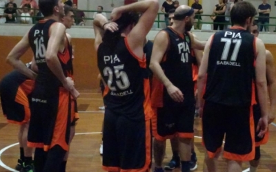 Pere Tres, en el centre de la imatge, en un partit aquest curs | Sergi Park