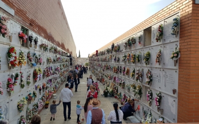 El cementiri de Sabadell el dia de Tot Sants | Raquel García