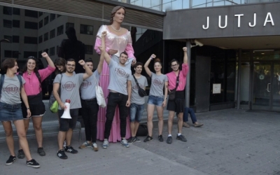 Membres de L'Obrera, durant un judici contra Cajamar | Roger Benet