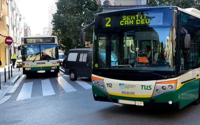 Imatge de dos autobusos de la TUS | Cedida