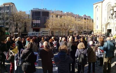 La plaça de Sant Roc plena de manifestants | Helena Molist
