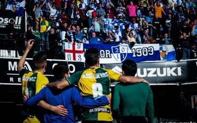 Comunió afició i jugadors després del partit | Sendy Dihör