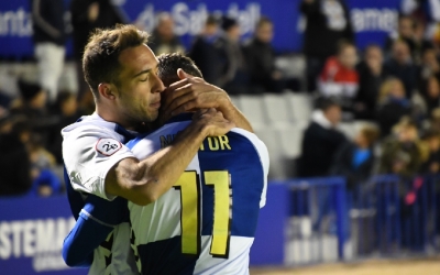 Boris i Néstor s'abracen després del gol d'ahir | Críspulo Díaz