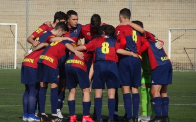 Els titulars del Mercantil, fent pinya abans de començar el partit | Sergi Park