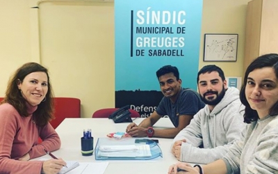 La síndica Eva Abellan en una de les trobades que manté amb diferents col·lectius  | Cedida