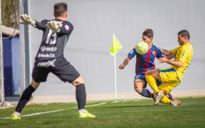 Amb Albadalejo, l'Orihuela només ha perdut un partit en lliga. Al camp de l'Atlético Levante, els escorpins van esgarrapar un empat | Orihuela CF