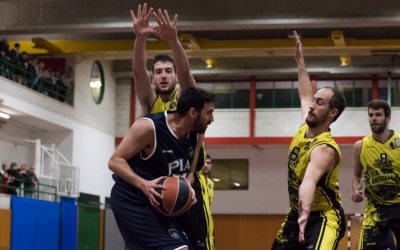 El Bàsquet Pia ha guanyat els dos partits de la temporada contra els castellarencs | Txell Domènech