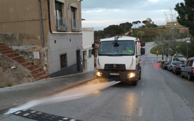 Un vehcle d'SMATSA fent la desinfecció especial de la ciutat | Cedida