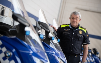 Joan Antoni Quesada al parc de motocicletes de Can Marcet | Roger Benet