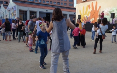 Una activitat al pati de l'Estruch / Helena Molist