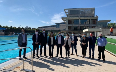 Fotografia institucional a la piscina exterior | CN Sabadell