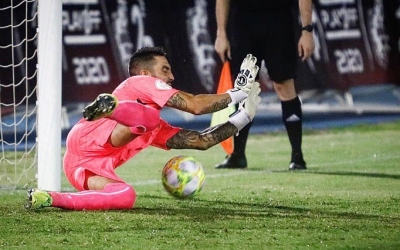 Moment que Ian Mackay atura el seu primer penal, a Antonio Martínez | CE Sabadell (cedida)