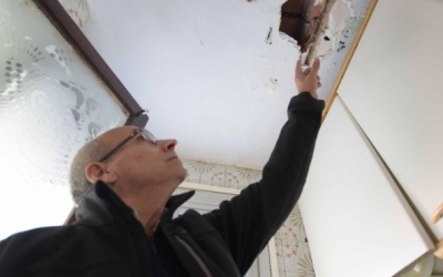 Imatge d'un dels pisos amb desperfectes que s'han de sotmetre a estudi | Arxiu