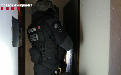 Imatge d'una de les entrades dels Mossos durant l'operació de divendres | Mossos