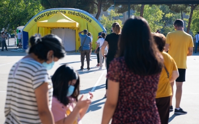 La cua davant la carpa del dispositiu/ Roger Benet