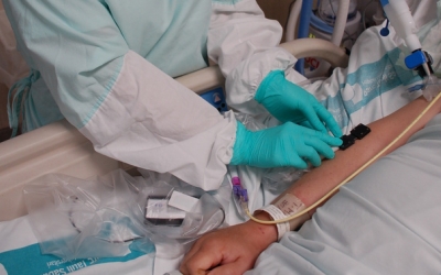 El Taulí desenvolupa el primer dispositiu òptic que avança les complicacions de malalts de Covid-19 a l'UCI | ICFO