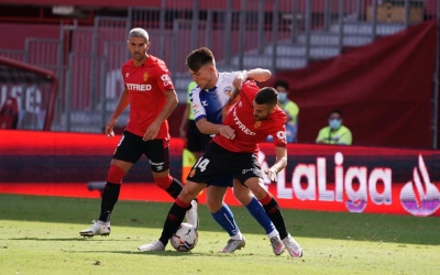 Aarón Rey, lluitant una pilota | RCD Mallorca