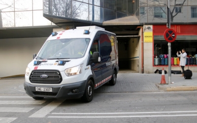 Un furgó dels Mossos d'Esquadra trasllada els detinguts per la violació múltiple de Sabadell fins als jutjats | ACN