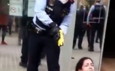 Imatge d'un dels moments de la intervenció dels Mossos 