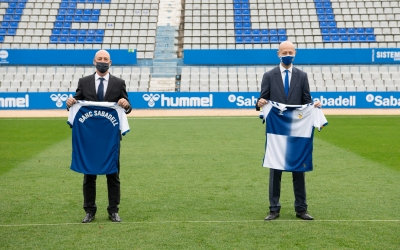 Comerma i Calzada, plasmant l'acord sobre la gespa | Roger Benet