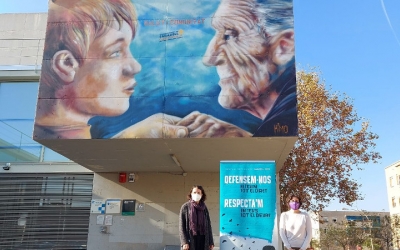 Abellán i Morell, davant el mural dels Drets Humans de Campoamor/ Karen Madrid