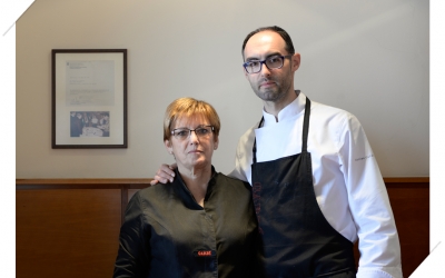 El cuiner Carles Calsina, acompanyat d'una altre membre de l'equip | Cedida