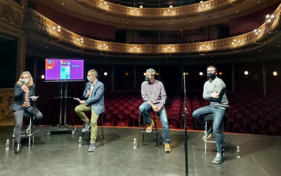 Els responsables municipals i creadors de l'APP, al Principal/ Karen Madrid