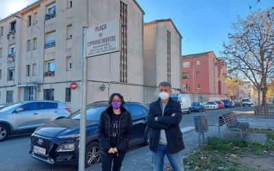 Marta Morell i David Marín, a la plaça Cipriano Martos, un dels espais de memòria històrica de la ciutat/ Karen Madrid