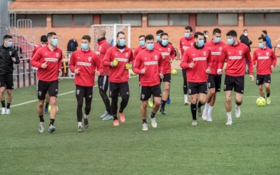 La plantilla del Logroñés, entrenant-se amb mascareta | Cedida