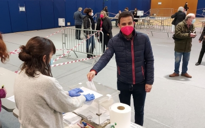 Pol Gibert, diputat del PSC, durant la votació del 14-F | Núria García