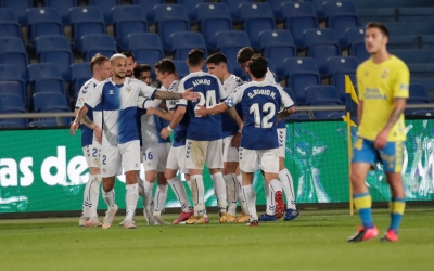 Pinya dels jugadors arlequinats celebrant el gol | CES