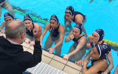 Imatge del femení a la piscina del 'Medi' | @cnswaterpolo