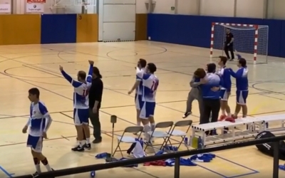 Els jugadors del Creu Alta Sabadell celebrant la victòria en el derbi davant l'OAR Gràcia | CA Sabadell
