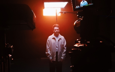 L'artista sabadellenc Xavi Miralles ha acabat d'escriure la seva primera novel·la | Cedida