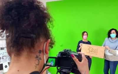 Farrés i González, amb una alumna del Vapor Llonch/ Karen Madrid