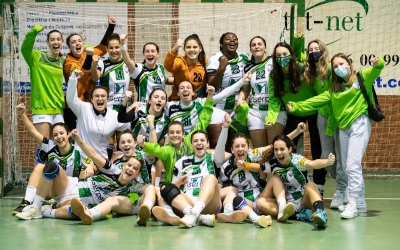 Alegria a la plantilla gracienca en una de les victòries aquesta temporada | OAR Gràcia