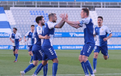 Stoichkov, celebrant ahir amb Edgar un dels seus dos gols | CES